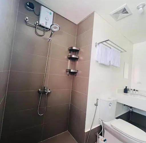 Executive Residences Apartment *